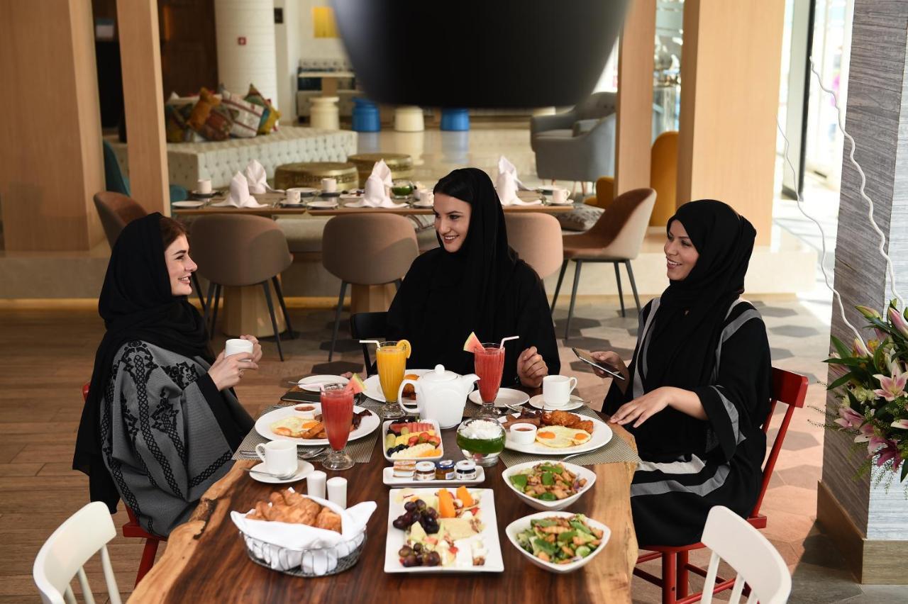 شاطئ سيلين,من منتجعات مروب مسيعيد المظهر الخارجي الصورة Arab women in Dubai
