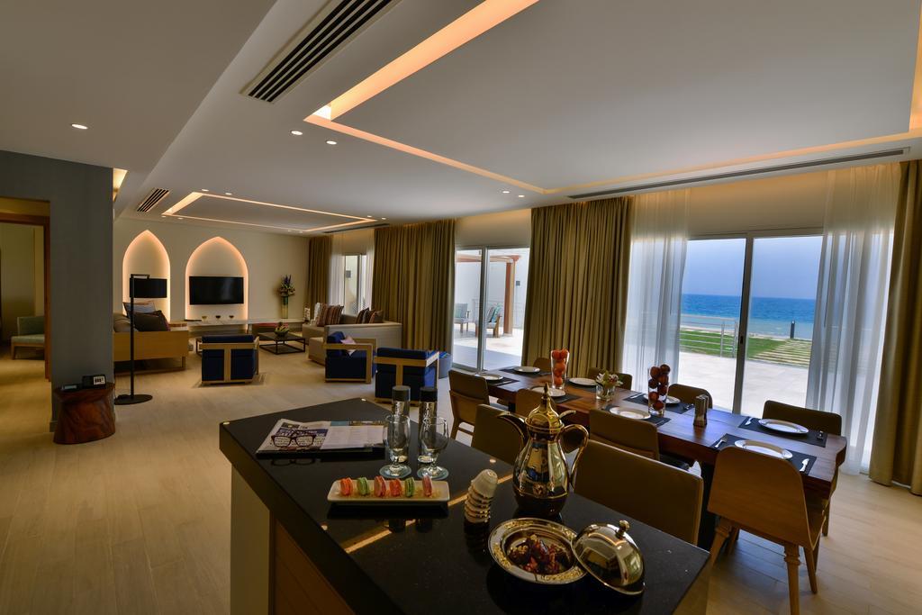 شاطئ سيلين,من منتجعات مروب مسيعيد المظهر الخارجي الصورة The interior of a suite at the Ritz-Carlton, Sharm El Sheikh