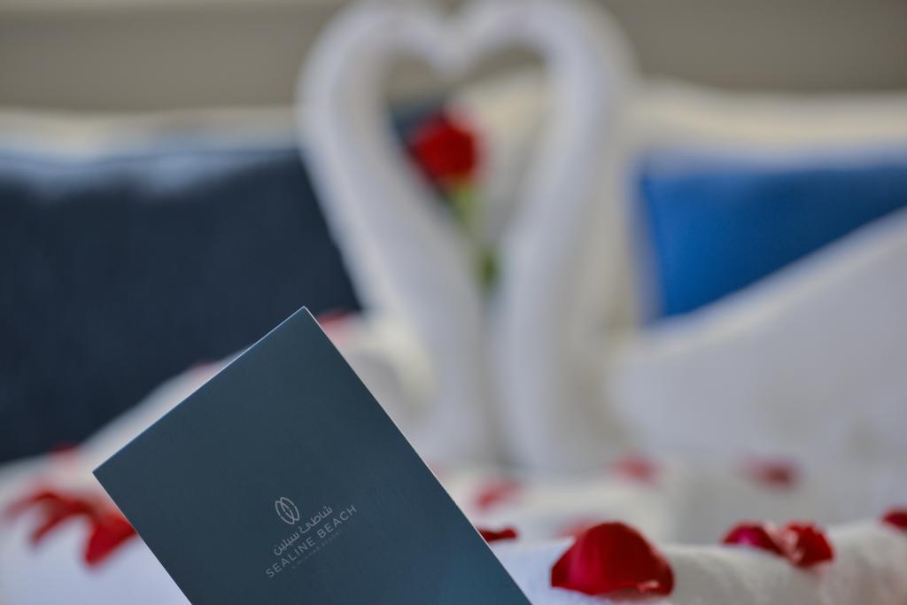 شاطئ سيلين,من منتجعات مروب مسيعيد المظهر الخارجي الصورة A menu at the Waldorf Astoria Ras Al Khaimah