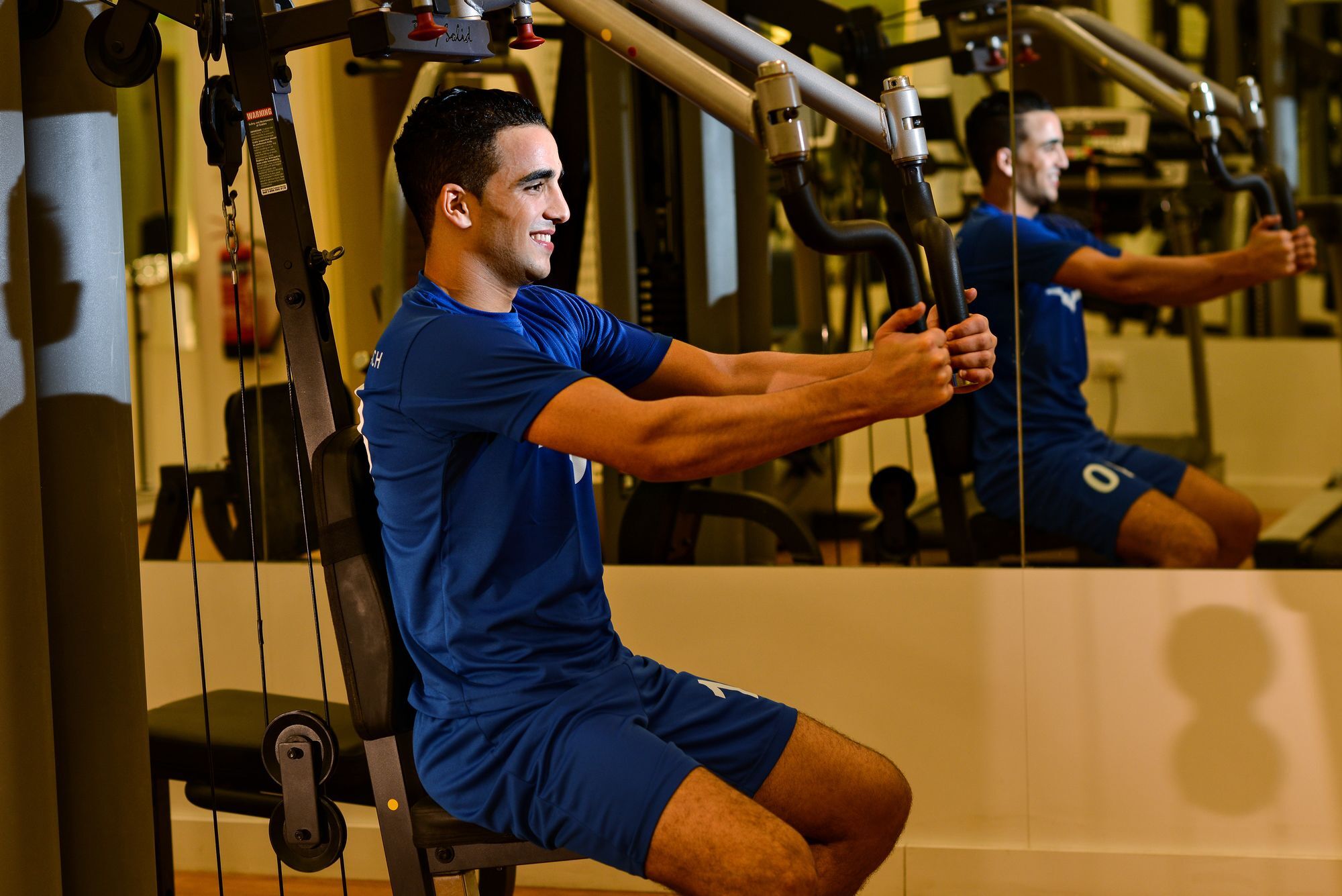 شاطئ سيلين,من منتجعات مروب مسيعيد المظهر الخارجي الصورة A player working out in the gym